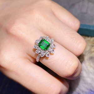 Anillo de Esmeralda Pakistaní con Diseño Floral de Lujo, Esmeralda Natural Verde Verdosa de 1.13CT, Anillo de Boda de Oro de 18K con Diamantes Incrustados - Product Image 5