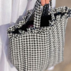 กระเป๋าถือผ้าฝ้ายลายตารางกันน้ำแบบมีระบาย สำหรับผู้หญิง ใช้ได้ทุกวัน พกพาสะดวก เหมาะสำหรับเดินทางไปเที่ยวทะเล ช้อปปิ้ง และใช้ซ้ำได้ - Product Image 6