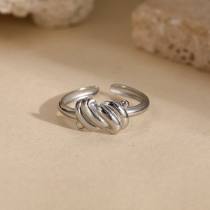 Bague ouverte légère et fraîche en acier inoxydable, design de niche, anneaux enveloppants, accessoires pour femmes, vente en gros, mode coréenne - Product Image 2