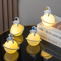 Astronaute Cadeaux Enfants Astronaute Figurine Jouets Avec Planète Espace Décor Spaceman Figure Astronaute Lampe Lumière Souvenirs Personnalisés