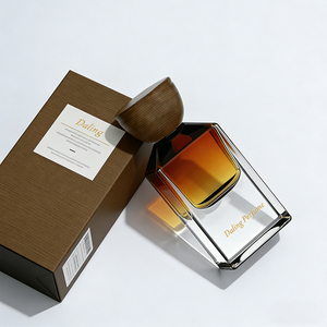 Nuevo Envase Personalizado de 50 ml y 100 ml, Botella de Vidrio Cuadrada Transparente Vacía con Pulverizador de Bomba, Botella de Perfume de Vidrio Pulido con Tapa Dorada - Product Image 4