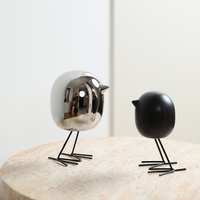 Figurine d'oiseau en céramique nordique avec pieds en fil métallique noir, sculpture minimaliste pour table, armoire, hôtel, café, cadeau de pendaison de crémaillère