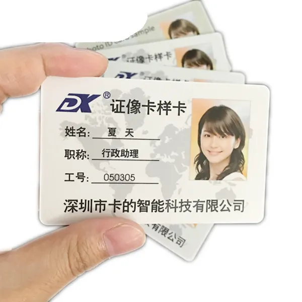 カスタム印刷写真CR8013.56MhzPCスマートチップrfidホログラム従業員学校の学生バーコード付きIDカード