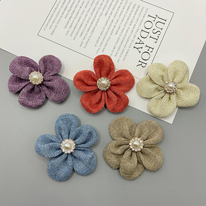 Flor de Tela Hecha a Mano de Cinco Pétalos de 6cm con Centro de Perlas, Accesorio Decorativo para el Cabello y Ropa, Patrón de Camelia, Joyería Artesanal - Product Image 3