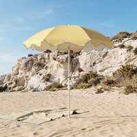 Parasols de plage portables personnalisés de 180 cm à rayures, avec mât en aluminium inclinable et torsadé, bord festonné et embout à vis, vente en gros