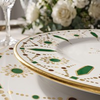 Assiette en Porcelaine Fine Bord Doré Motif Floral Vert Vaisselle Élégante pour Restaurant Hôtel Mariage Traiteur Vente en Gros