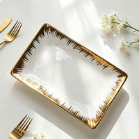 Plateau de service durable en porcelaine blanche avec bordure dorée, plateau rectangulaire classique de luxe, non toxique, respectueux de l'environnement, pour restaurant