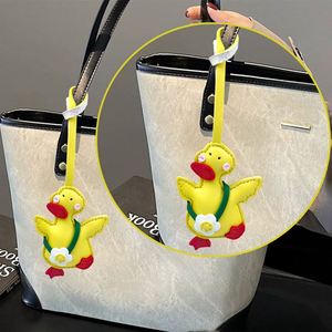 Encantador Llavero de Pato de Dibujos Animados de Cuero PU, Accesorio Portátil de Moda para Mochila con Correa Ajustable, Bonito Colgante Promocional - Product Image 3
