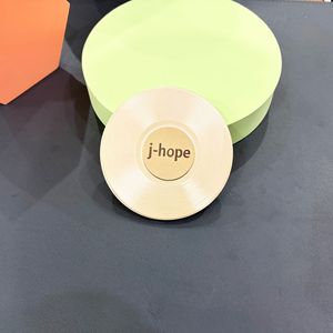 Posavasos Redondo de Cerámica de Alta Calidad con Diseño del Nuevo Álbum ARIRANG de Ídolos de KPOP, JK, J-HOPE, SUGA, V, JIN, JIMIN, RM, Artículos para Fans - Product Image 4