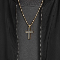 Pendentif élégant au design original en acier inoxydable bicolore avec finitions satinées et sablées diagonales, pendentif croix pour homme