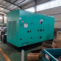 Installation d'un auvent mobile de type remorque, résistant à la pluie et à la poussière, pour l'enceinte insonorisée de type silencieux du groupe électrogène diesel