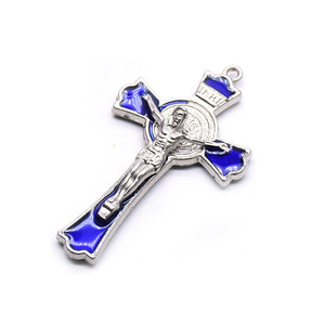Cruz Católica de Alta Calidad con Esmalte Rojo, OEM ODM, con Crucifijo de Aleación de Zinc Plateado, Colgante de Jesús - Product Image 6