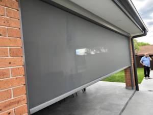 Store enrouleur électrique en <span class=keywords><strong>PVC</strong></span> coupe-vent et imperméable - Rideau de protection solaire pour gazebo et patio extérieur - Product Image 1