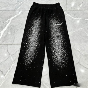Pantalones de chándal anchos y rectos de algodón 100% con efecto desgastado por el sol, estilo streetwear con pedrería personalizada para hombre - Product Image 1