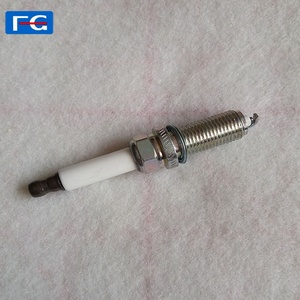 Bougie d'allumage Iridium de qualité supérieure SILZKR6B-11 18846-11060 SILZKFR8C7S OEM A004159700 Bougie d'allumage automatique iridium dans la prise de moteur de voiture - Product Image 2