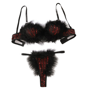 Sous-vêtements élégants en maille transparente à carreaux avec bordure en fourrure noire et détails contrastants - Product Image 6