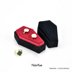 تابوت على الطراز القوطي ، علبة للسفر المخملية والمجوهرات حلقة عرض الجمجمة القوطية إكسسوارات التعبئة والتغليف - Product Image 1