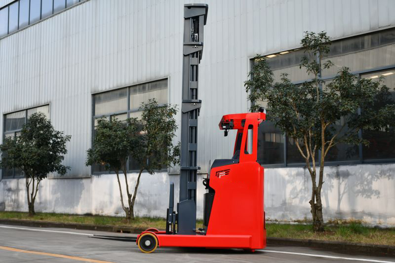 Retractable Electric Reach Truck For Narrow Aisles Stacking 8m Lift Height