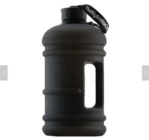 Botellas/Jarras de Agua Deportivas Portátiles de Plástico Impermeables de Estilo Americano de Medio Galón (2.2L) Populares al por Mayor para el Regreso a Clases - Product Image 1