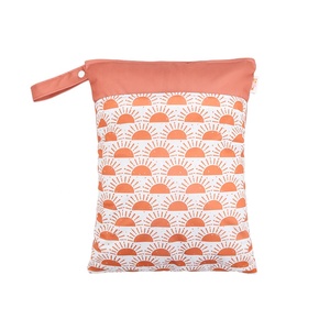 도매 맞춤형 라벨 더블 지퍼 큰 무지개 재사용 방수 기저귀 가방 젖은 가방 보육 - Product Image 4