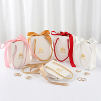 Sac d'emballage pour collier en papier couché, petites quantités disponibles, logo personnalisé, sac à bijoux blanc de luxe personnalisable