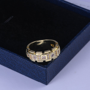 Anello da Donna con Accenti in Pietra Color Oro, Gioiello da Dito alla Moda - Product Image 4