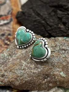 Pendientes de Plata de Ley Hechos a Mano con Turquesa Kingman, Diseño Único de Artesano - Product Image 4