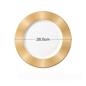 <span class=keywords><strong>Service</strong></span> de vaisselle en <span class=keywords><strong>porcelaine</strong></span> de style luxe assiettes rondes avec bord doré assiette décorative en céramique avec bord doré plats élégants - Product Image 6