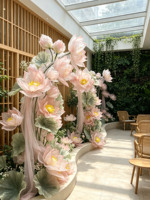 Arche géante en organza G-55 Ethereal Lotus, installation florale artisanale pour mariage, exposition en centre commercial et toile de fond artistique
