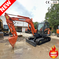 Mini-excavatrice Doosan Dh60 d'occasion, d'origine coréenne, 5,5 tonnes, faible nombre d'heures, diesel, sur chenilles, hydraulique, en bon état, à vendre