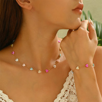 Ensemble collier et bracelet en acier inoxydable avec perles en forme de cœur, plaqué or 18 carats par électrolyse sous vide, bijoux minimalistes polyvalents pour femmes, best-seller