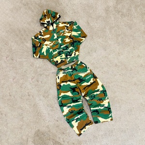 Ensemble de survêtement personnalisé streetwear deux pièces : sweat à capuche zippé camouflage et pantalon de survêtement en molleton technique de haute qualité - Product Image 1