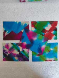 Cartes de mariage en papier Lokta fait main, teintes à la main en shibori, avec un design de lettres personnalisé pour une revente de luxe - Product Image 2