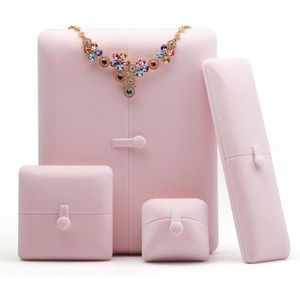 Caja de terciopelo rosa para joyería, caja de exhibición y almacenamiento para pendientes y colgantes, personalizable según las necesidades. - Product Image 2