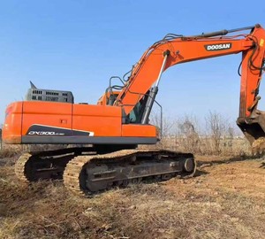 Excavadora Doosan DX300LC-9C Usada con Pintura Original en Excelente Estado, Excavadora Retroexcavadora Doosan DX300 DX300LC-9C de Segunda Mano de Alta Calidad - Product Image 1