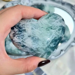 Al por mayor: Cristal artesanal de fluorita arcoíris pulido con forma de copo de nieve y corazón, piedra de la palma para la tranquilidad, para uso espiritual, bodas, hogar y manualidades. - Product Image 3