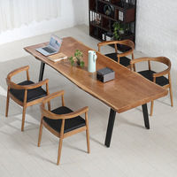 Bureau et chaise en bois massif pour quatre personnes de style nordique Studio Combinaison Table de travail minimaliste pour la maison