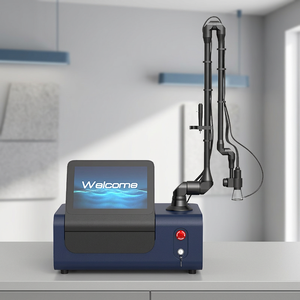 Machine à laser fractionné CO2 pour le resserrement vaginal, le resurfaçage de la peau, l'élimination des cicatrices, laser fractionné CO2 10600 nm pour usage en salon, CE - Product Image 1