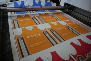 เครื่องตัดเลเซอร์ Dowin 1812 แบบป้อนอัตโนมัติ สำหรับตัดหนัง ตัดลายฉลุ ตัดผ้า - Product Image 3
