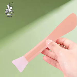 Brocha de <span class=keywords><strong>Maquillaje</strong></span> Profesional de Doble Punta con Mango de Plástico y Cabezal de Silicona Rosa, <span class=keywords><strong>para</strong></span> Aplicación de Mascarillas Faciales - Product Image 1