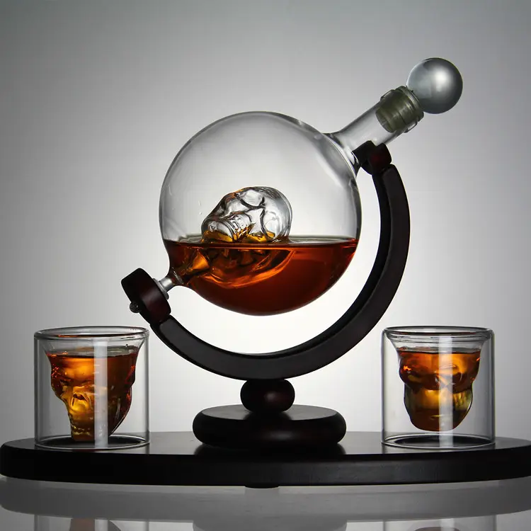 Wholesale 850ML Whiskey Globe Decanter With Wood Base Handmade Skull Shape Liquor Glass Decanter with 2 cups