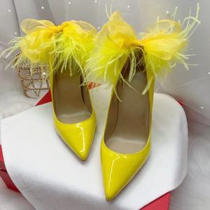 <span class=keywords><strong>Scarpe</strong></span> con tacco alto in pelliccia di <span class=keywords><strong>piume</strong></span> gialle per le donne <span class=keywords><strong>scarpe</strong></span> eleganti Sexy décolleté a spillo sottili fabbrica Plus Size - Product Image 3