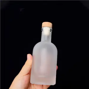 700ml Rum wiski Vodka minuman keras botol kaca pemasok kristal bahan putih 70CL botol minuman keras