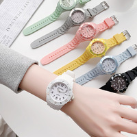 Montre Enfant Mignonne 2026 pour Garçons et Filles, Montre à Quartz Parfaite pour l'École Primaire, Montre à Quartz en Silicone Colorée pour Sports de Plein Air, Couleurs Bonbon