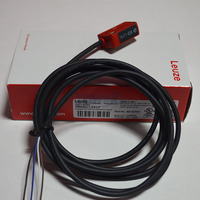 Capteur photoélectrique laser polarisé rétro-réfléchissant LEUZE PRK3CL1.A3/LP, portée de détection 0-4m, câble PUR 2m, IP67