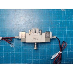 Vanne solénoïde double à 5 ports SMC SY3220-5LZ-C4, utilisée comme pièce détachée pour équipement semi-conducteur d'occasion - Product Image 5