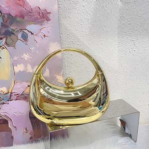 Sac à main rigide en acrylique brillant personnalisé et tendance avec boucle de fermeture à brin unique, motif dégradé lune, pour rouge à lèvres et monnaie, Tanjing - Product Image 3