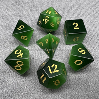Vente en gros Jeu de dés oeil de chat vert D20 mdn Pierre numérotée en or avec logo personnalisé Accessoires en pierre gemme pour jeu Donjons Dragons