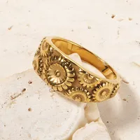 Retro Sonnenblumen-Prägung Breiter Ring, Edelstahl, Matt-Gold Strukturierter Modischer Statement-Ring für Tägliches Tragen