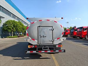 Nouveau prix usine Isuzu 5T 4x2 Camion-citerne à lait en acier inoxydable 304 de 5 m³ pour le <span class=keywords><strong>transport</strong></span> de produits laitiers et d'<span class=keywords><strong>eau</strong></span> potable - Product Image 5